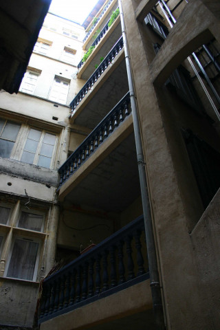 14 quai Romain-Rolland, cour intérieure.