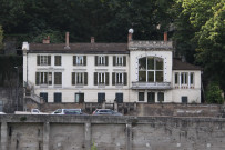 47 quai Clémenceau.