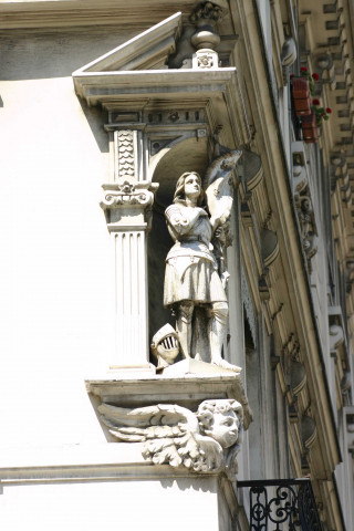 Angle de la rue Vaubecour et de la rue de Condé, statue de Jeanne d'Arc.