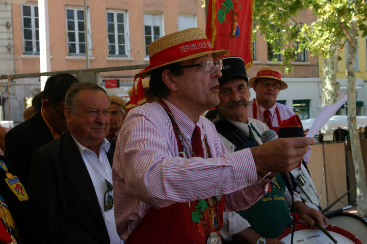 Rencontre entre la République des Canuts et la République de Montmartre, place de la Croix-Rousse le 8 septembre 2007.