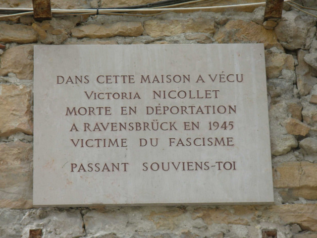 5 rue Saint-Georges, plaque en mémoire de Victoria Nicollet.