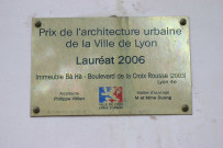 61 boulevard de la Croix-Rousse, plaque du prix de l'architecture urbaine de la Ville de Lyon.