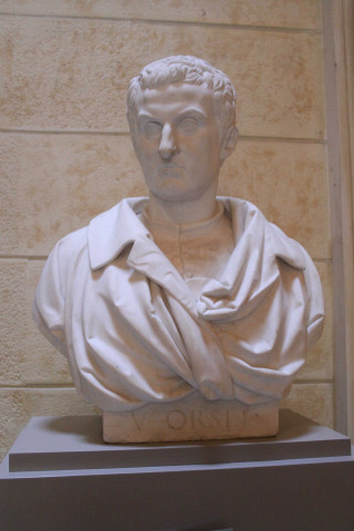 Palais Saint-Pierre, buste de Victor Orcel par Guillaume Bonnet.