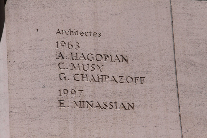 Gravure des noms des architectes.