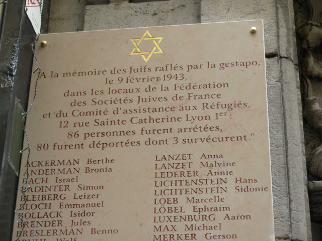 12 rue Sainte-Catherine, plaque en mémoire de la rafle du 9 février 1943.