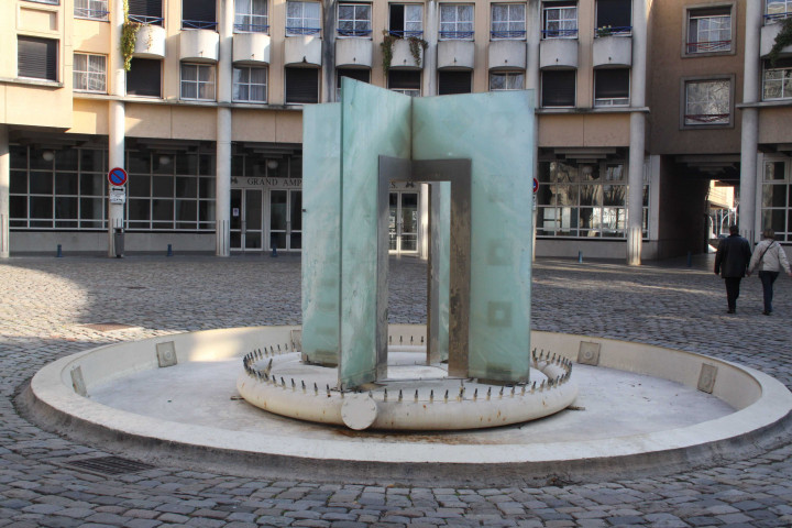 Fontaine d'Italie de Guy de Rougemont.