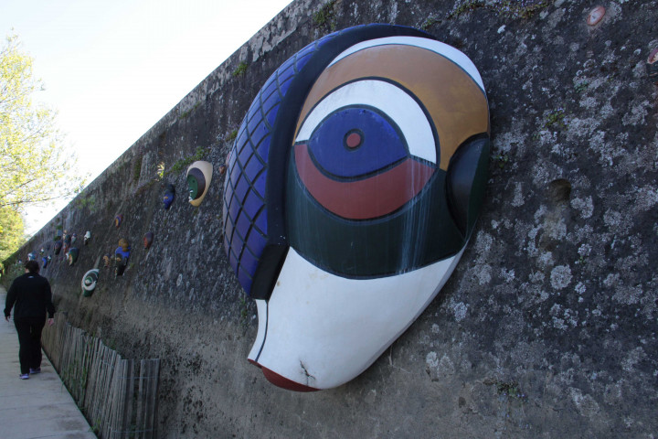 Œuvres de Pascale Marthine Tayou, détails.