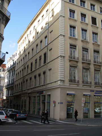Angle du quai Jules-Courmont et de la rue Jussieu.