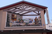 72 avenue des Frères Lumière, fresque sur la façade du restaurant et madone.