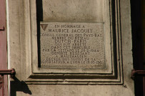 104 rue du Président-Édouard-Herriot, plaque en mémoire de Maurice Jacquet.
