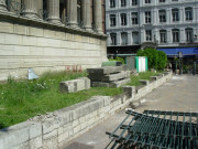 Quai Romain-Rolland, palais de justice, dépose des grilles pour travaux.
