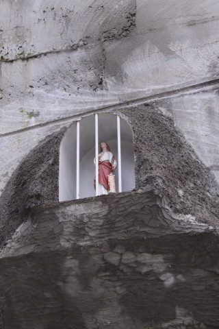 Tunnel de la Croix-Rousse, statuette de la Sainte-Vierge.