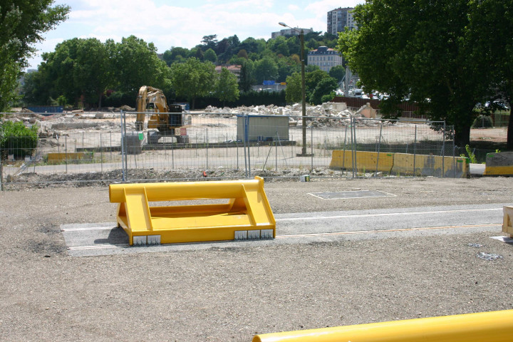 Terminus du tramway au niveau du pont Pasteur et du boulodrome.