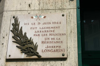 Angle nord-est de la rue Duguesclin et de la rue Duquesne, plaque en mémoire de Joseph Longarini.