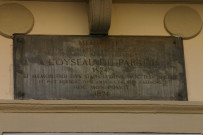 2 place Meissonnier, plaque en mémoire d'Etienne Martellange (peintre), de son atelier l'oyseau du paradis et de son fils Etienne Martellange (architecte).