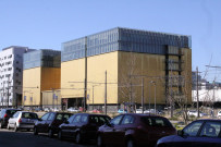 Vue sur le bâtiment.