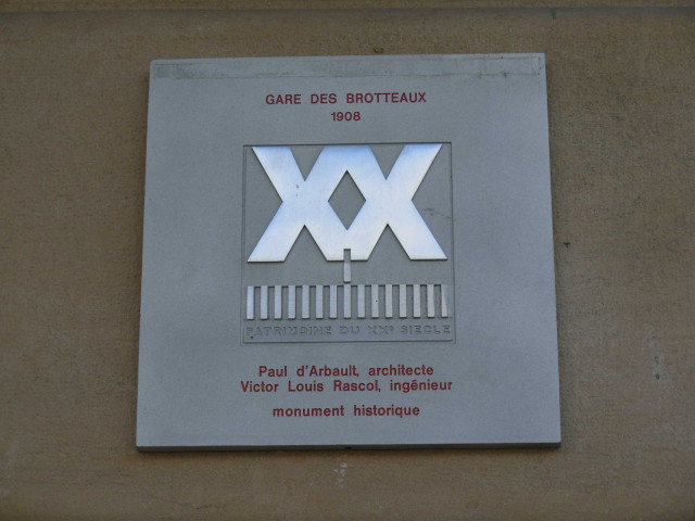 Plaque du patrimoine du XXe siècle.
