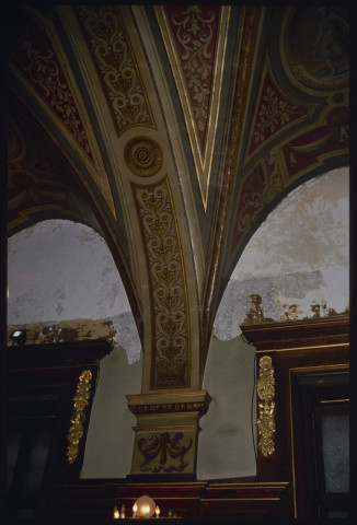 Hôtel de Ville : restauration des peintures de la salle des anciennes archives.