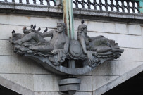 Sculpture en Amont.