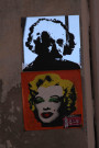 Vers la rue Burdeau, miroir avec Albert Einstein et illustration de Marylin Monroe.