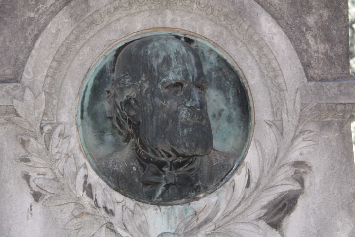 Tombe Diday, médaillon.