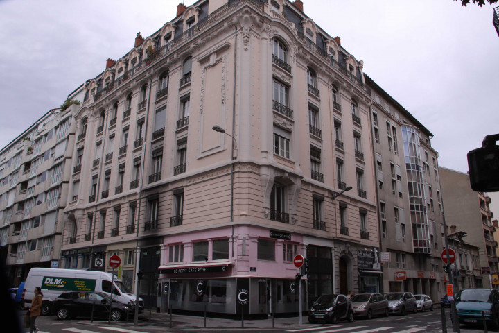 80 rue de Marseille.