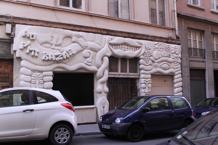 27 rue Imbert-Colomès, façade décorée.