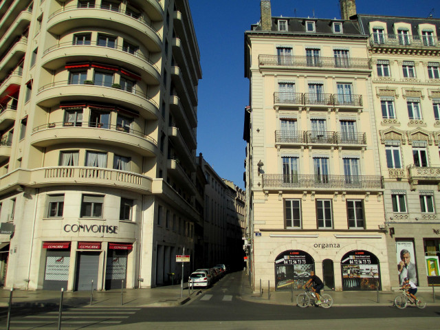 Angle de la place des Jacobins et de la rue du Port-du-Temple.