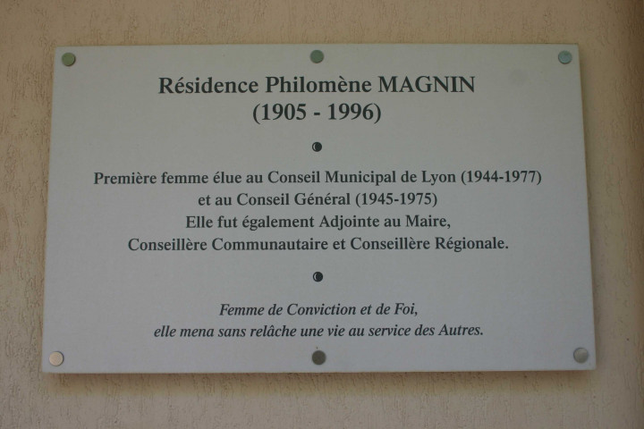 Plaque en mémoire de Philomène Magnin (adjointe au Maire).