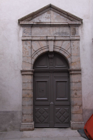 Porte d'entrée.