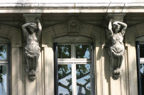 2 quai Victor-Augagneur, sculptures en façade d'immeuble.