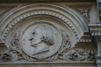 Angle de la rue Paul-Chenavard et du 22 rue Constantine, médaillon en mémoire de Joseph Marie Jacquard (inventeur).