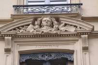 7 place d'Helvétie et rue Malesherbes, détail sur la façade, Jourdan.