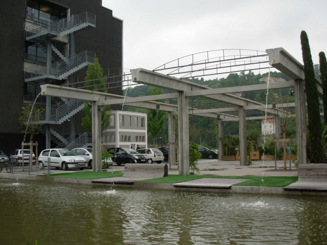 Petite place des Salins et quai Rambaud, vue prise depuis la rue Hrant-Dink.