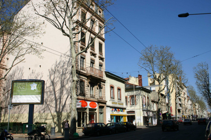 Angle nord-est du cours Lafayette et de la rue d'Inkermann.