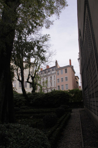 Porte, jardins.