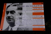 Lycée Pierre-Brossolette, plaque, rose des vents, graffiti.