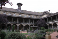 Vue de la cour.