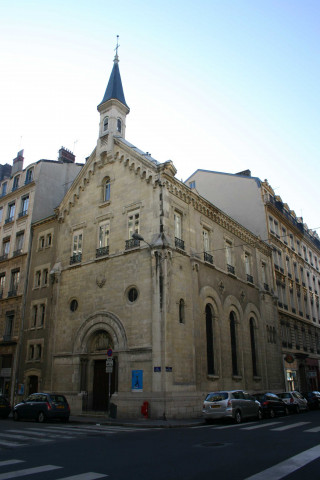 Angle de la rue Fénelon et de la rue Pierre-Corneille, église Luthérienne.