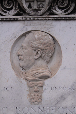 Tombe de IC Bonnefond, peintre et directeur de l'école des Beaux-Arts.