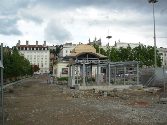 Construction d'un nouveau kiosque.