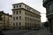 Vue sur le bâtiment.