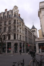 Bâtiment à l'angle de la rue François-Dauphin et de la rue de la Charité.