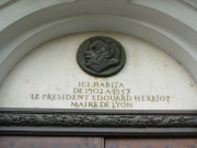 Plaque en mémoire d'Édouard Herriot (Président de l'Assemblée nationale, maire de Lyon).