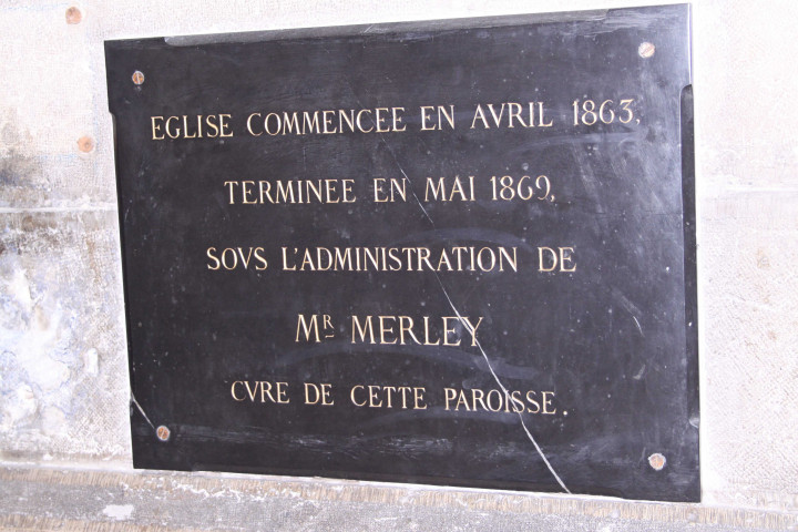 Eglise Sainte-Blandine, monument commémoratif des héros morts de 14/18 et plaques commémoratives.