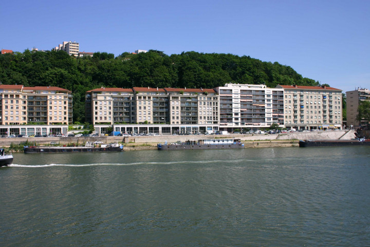 Au nord du pont Masaryk, vue prise depuis le quai Jaÿr.