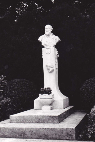 Tombe Gailleton, oeuvre d'Aubert.