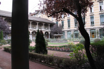 Vue de la cour.