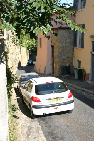 Montée Saint-Laurent prise depuis la rue des Trois-Artichauts.