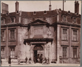 Portail d'entrée de l'Hôpital Général de Lyon.